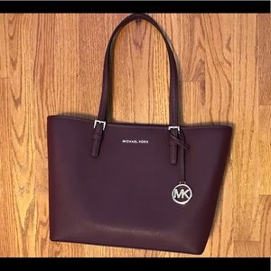NWT Michael Kors Jet Set Travel Carryall Tote